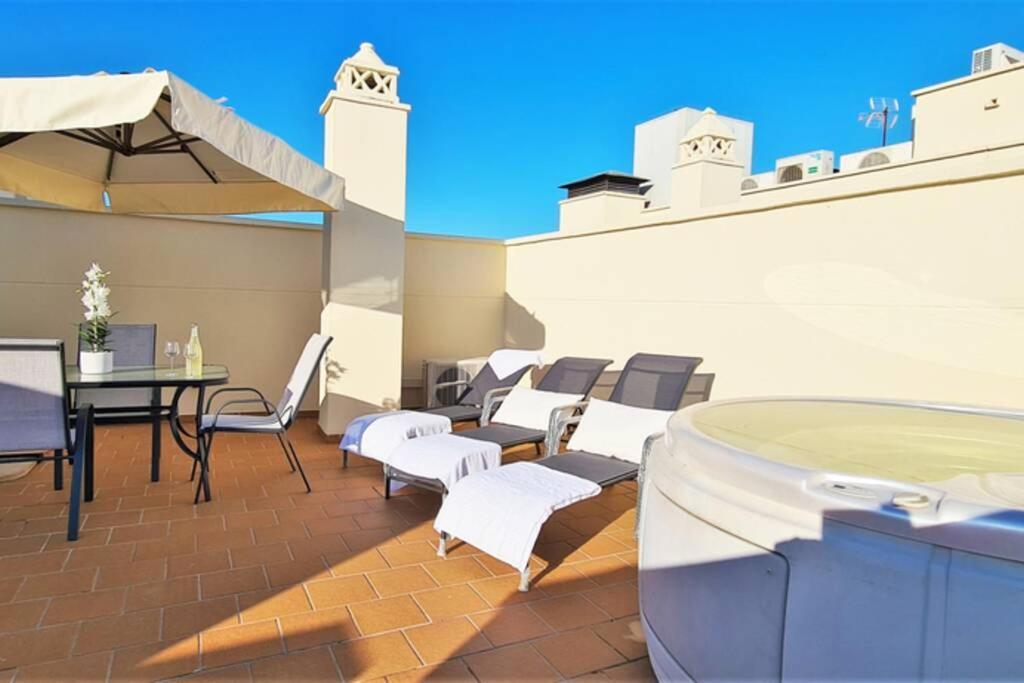 Apartament Luxury Penthouse With Ocean Views &Private Jacuzzi Estepona Zewnętrze zdjęcie